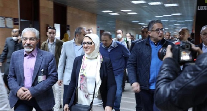بالصور.. وزراء الصحة والسياحة والطيران يتابعون إجراءات الحجر الصحي بمطار الأقصر
