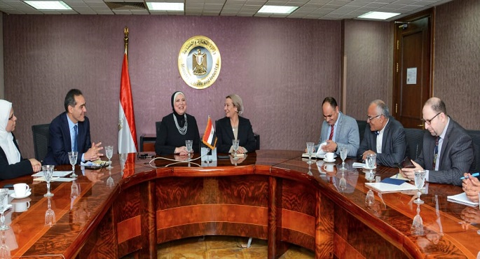 بالصور.. وزيرتا التجارة والصناعة والبيئة تبحثان تعظيم الاستفادة من إستخدام منتجات الوقود البديل فى الصناعة المصرية