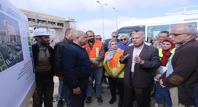 بالصور .. وزير النقل يتابع أعمال تطوير المرحلة الأولى من  طريق “القاهرة –أسوان” الصحراوى الغربي
