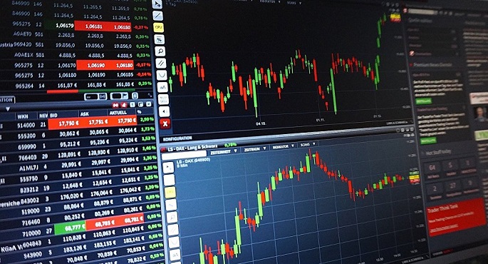 بورصات الخليج تنخفض بسبب انهيار أسعار النفط