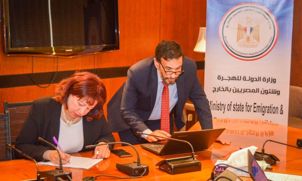 وزيرة الهجرة : استقبلنا 11 ألف استغاثة من المصريين العالقين بالخارج
