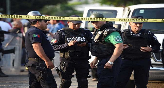 مقتل 3 رجال شرطة وإصابة 10 آخرين في هجوم بالقنابل على مقر أمني بالمكسيك