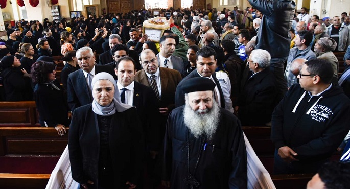 بالصور .. وزيرة التضامن تشارك فى جنازة ضحايا منطقة الزرايب و تؤكد أن الدولة ستقف بجوار أسرهم