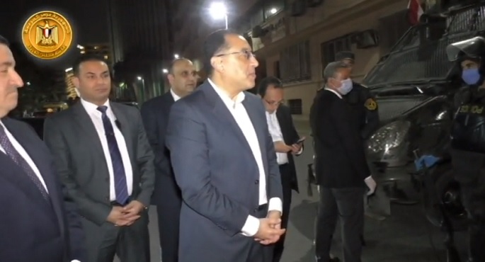 بالفيديو.. رئيس الوزراء يتفقد عددا من الشوارع والأكمنة عقب بدء حظر التحرك ويوجه الشكر لضباط وأفراد الشرطة