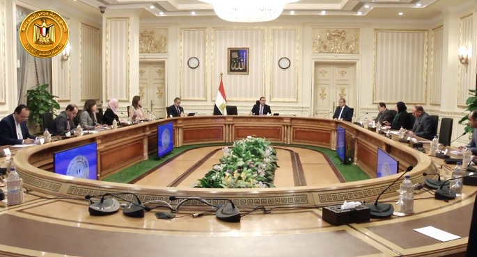 بالفيديو.. رئيس الوزراء يناقش مقترحات دعم العماله غير المنتظمة المتضررة من تداعيات فيرس كورونا