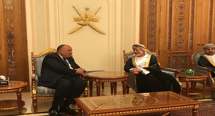 بالصور.. شكري يصل إلى سلطنة عمان حاملا رسالة من الرئيس السيسي إلى السلطان هيثم