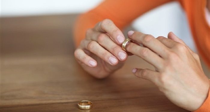 بعد عزل الأزواج عن بعضهم بعضا… كورونا قد يزيد نسب الطلاق