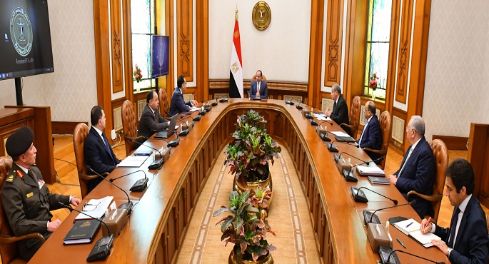 الرئيس السيسي يتابع الموقف الخاص بالسلع التموينية والمواد الغذائية الأولية في الأسواق المحلية