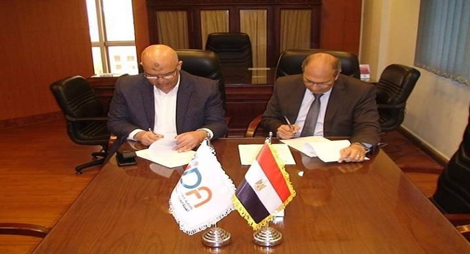 التنمية الصناعية توقع عقود متابعة تنفيذ البنية التحتية في 6 مناطق بقنا وسوهاج