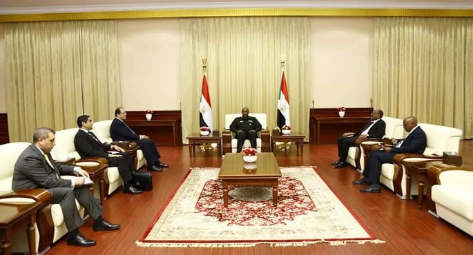 بالصور .. رئيس المخابرات فى الخرطوم للتأكيد على تضامن مصر مع السودان في مواجهة الإرهاب