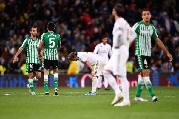 بيتيس يصعق ريال مدريد ويمنح برشلونة صدارة مطلقة لليجا