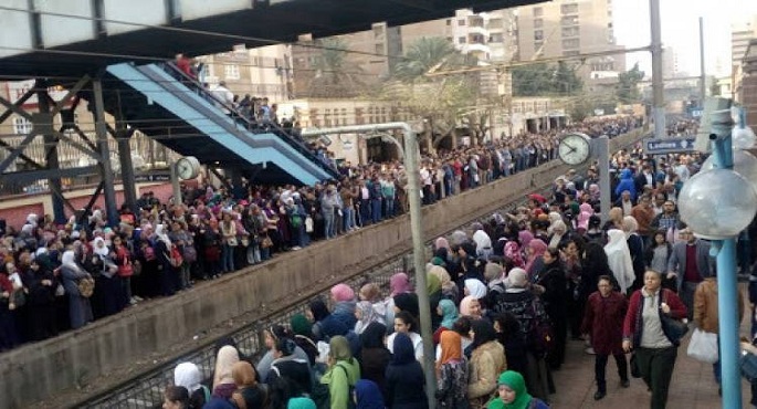 وزارة النقل : فيديو تزاحم الركاب فى محطة عزبة النخل تم تصويره الاربعاء الماضى