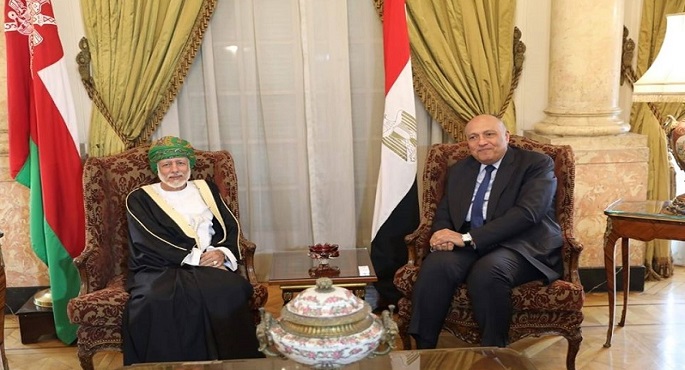 وزير الخارجية يبحث هاتفيا مع نظيره العماني العلاقات الثنائية والتطورات بالمنطقة
