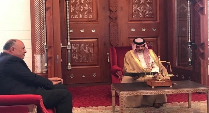 بالصور .. فى آخر محطات جولته العربية .. شكرى يسلم عاهل البحرين رسالة من الرئيس السيسى