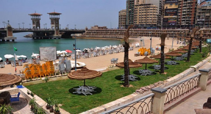 محافظ الإسكندرية يغلق الشواطئ بعد تجمع المواطنين