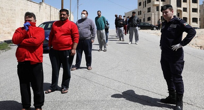 الأردن يخفف حظر التجول ويسمح للمتاجر بفتح أبوابها