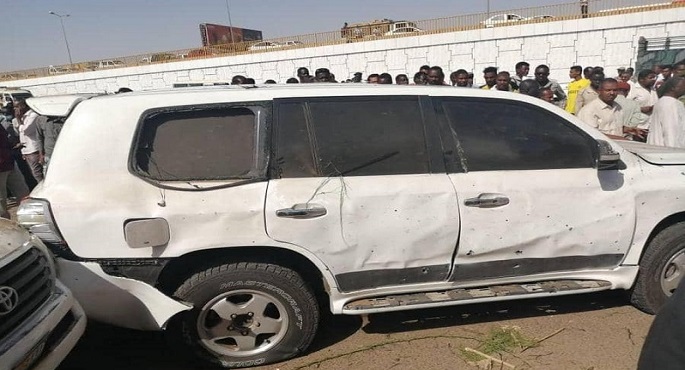 بالصور .. نجاة رئيس الوزراء السودانى  حمدوك من محاولة اغتيال ونقله لموقع آمن
