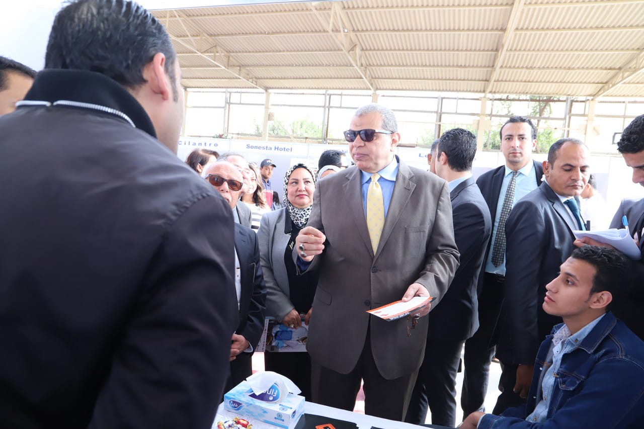 بالصور وزير القوى العاملة يفتتح ملتقى للتوظيف بمرتبات تصل إلى 5 آلاف جنيه