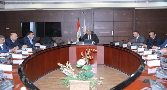 وزير النقل يتابع الجدول الزمني لتوريد 6 قطارات جديدة للركاب