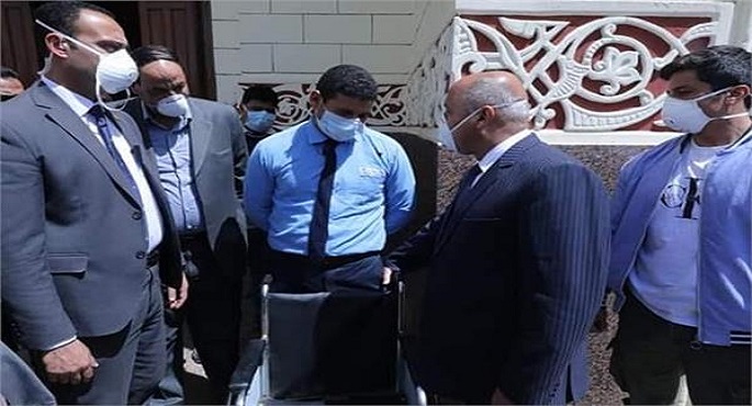 بالصور .. وزير النقل يتفقد محطة مصر ويطمئن على اتخاذ كافة الإجراءات لعدم تكدس الركاب