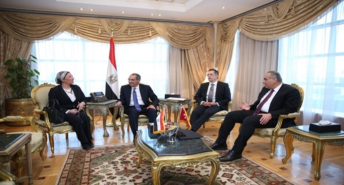 بالصور .. وزيرا الاتصالات والبيئة يبحثان مشروع دعم صناعات إعادة تدوير المخلفات الإلكترونية بمصر