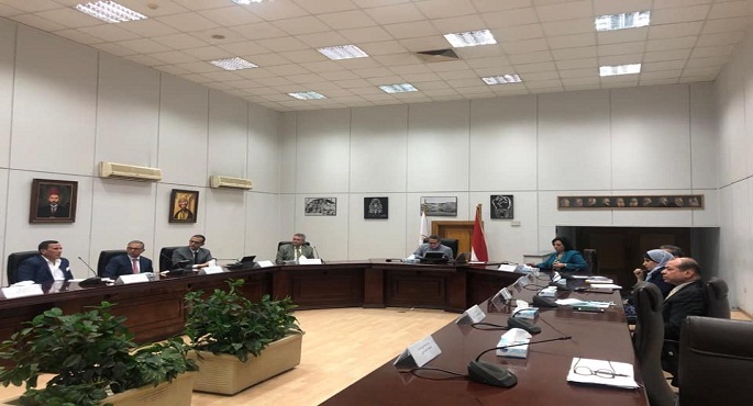 العناني يناقش مع ممثلي الهيئات السياحية ضوابط وإجراءات تعقيم المنشآت السياحية