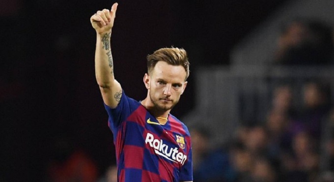 “صحيفة: مانشستر يونايتد يرغب في التعاقد مع الكرواتي “راكيتيتش” لاعب برشلونة