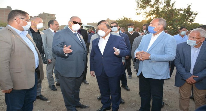 بالصور..إغلاق سوق الخميس بحي المطرية بصورة نهائية للحد من انتشار كورونا
