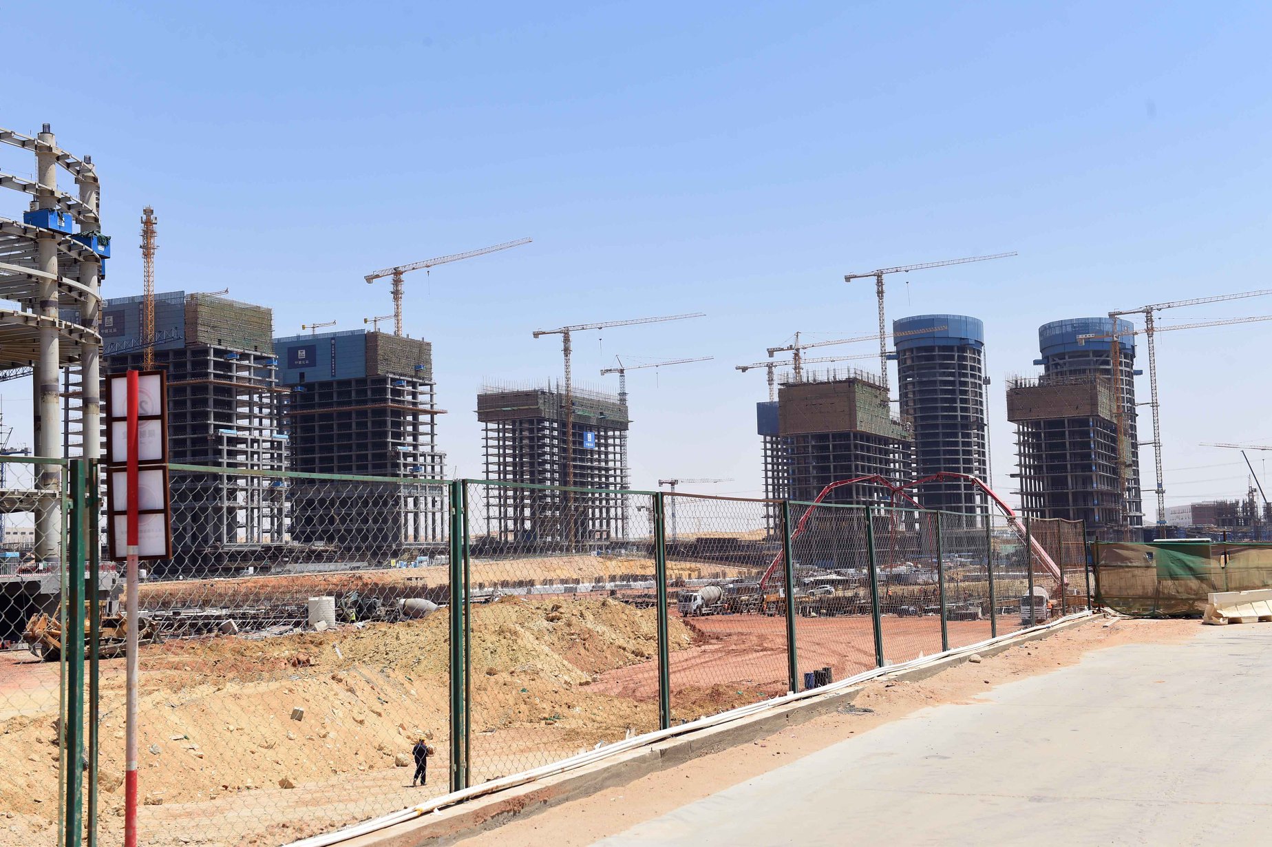 رئيس الوزراء يتفقد منطقة الأبراج المركزية بالعاصمة الإدارية