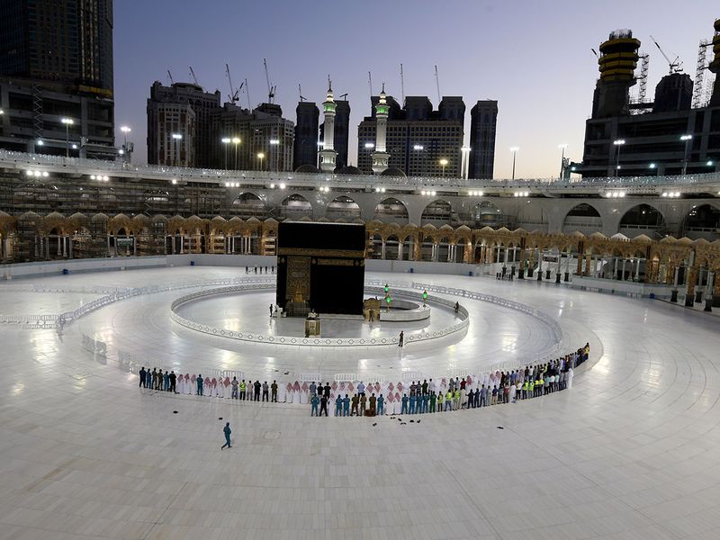 السعودية تخفف حظر التجول وتبقي على الحظر الكامل في مكة لاحتواء كورونا