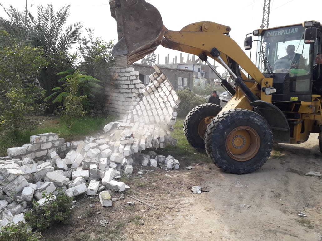 بالصور.. وزير التنمية المحلية يتابع جهود إزالة التعديات علي أراضي أملاك الدولة والأراضي الزراعية
