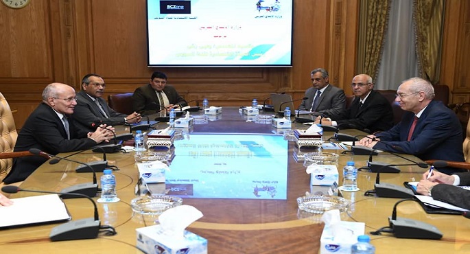 بالصور .. العصار يبحث مع رئيس الهيئة العامة للمنطقة الاقتصادية لقناة السويس التعاون المشترك