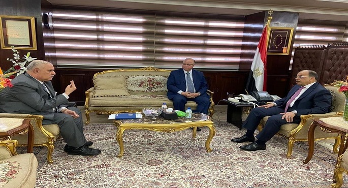 وزير التنمية المحلية يبحث مع محافظ القاهرة ورئيس هيئة النقل تنفيذ الإجراءات الإحترازية للوقاية من فيروس كورونا