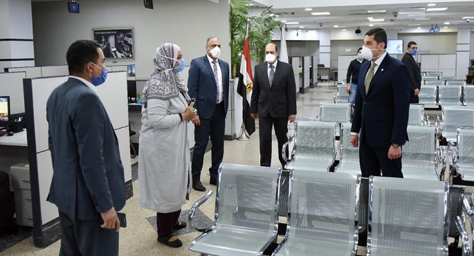 بالصور.. الرئيس التنفيذي للهيئة العامة للاستثمار يتابع عودة حركة العمل بمراكز خدمات المستثمرين ومكاتب التوثيق القائمة بالهيئة