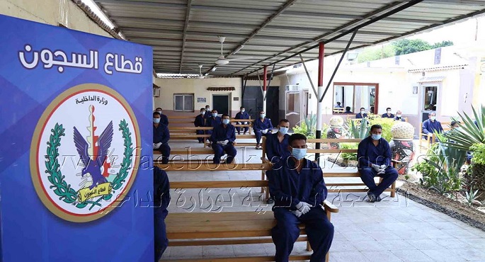 بالصور .. وزارة الداخلية تفرج عن 4011 من نزلاء السجون بمناسبة ذكرى تحرير سيناء