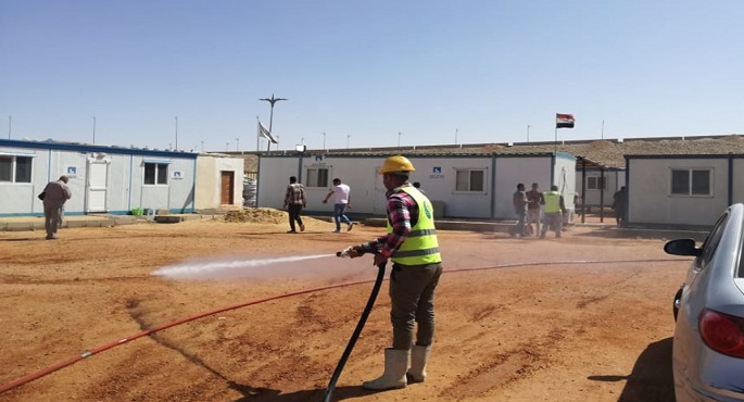 بالصور .. عمليات تطهير وتعقيم لمواقع المشروعات بالعاصمة الإدارية الجديدة
