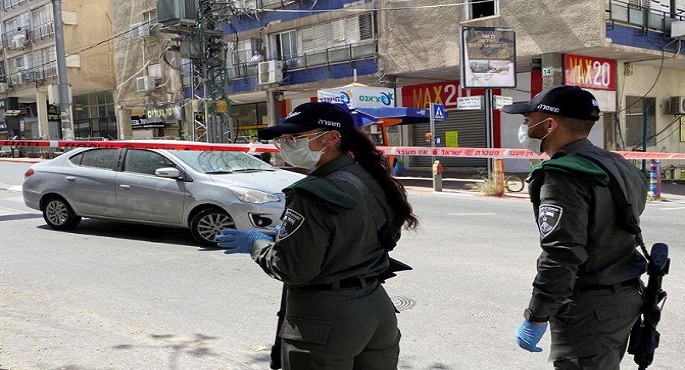 إسرائيل تعزل بلدة ” بني براق” بعد أن ضربها كورونا بشدة