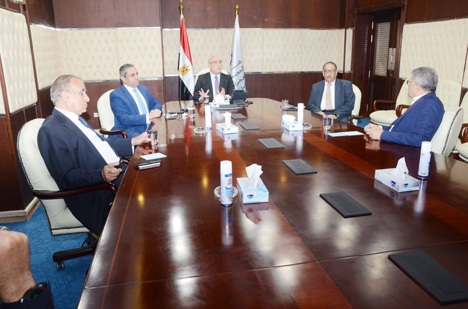 بالصور.. الجزار بتابع موقف مشروعات الشراكة بين هيئة المجتمعات العمرانية والقطاع الخاص