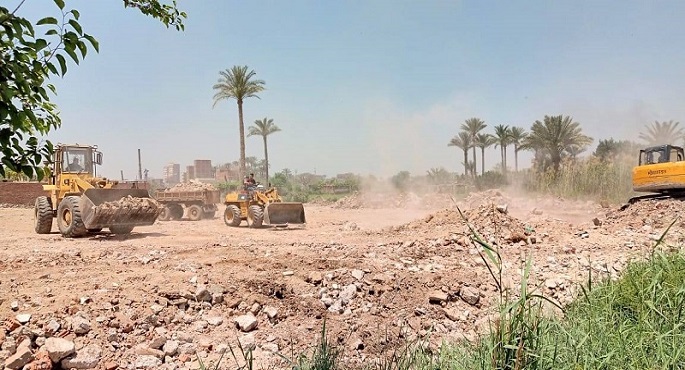 بالصور .. وزارة الرى مستمرة فى إزالة كافة أشكال التعديات على نهر النيل