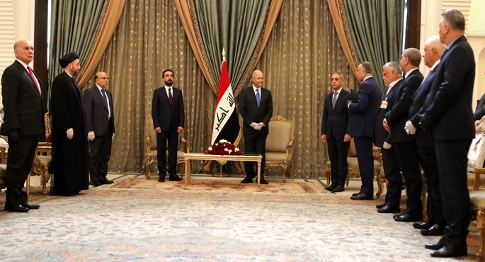 الرئيس العراقي يكلف مصطفى الكاظمي بتشكيل الحكومة العراقية