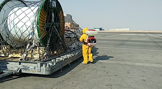 بالصور.. وزارة الطيران تستكمل إجراءات تعقيم وتطهير طائرات الشحن وقرية البضائع بمطار القاهرة والمبنى الإداري