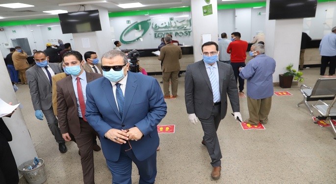 بالصور.. وزير القوى العاملة يتابع صرف منحة العمالة غير المنتظمة بمكاتب البريد