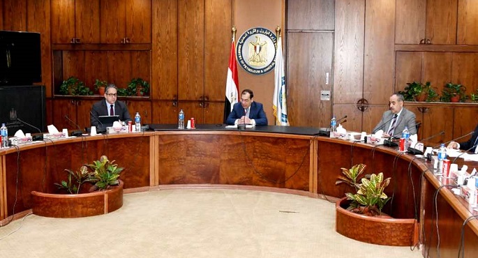 وزراء البترول والسياحة والطيران يبحثون التعاون في تنفيذ برنامج تحفيز الطيران