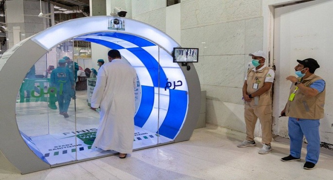 شؤون الحرمين تدشن بوابات التعقيم الذاتي المتطورة بالمسجد الحرام