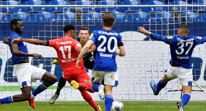 أوجسبورج يهزم شالكه 3 – 0 بالدوري الألماني