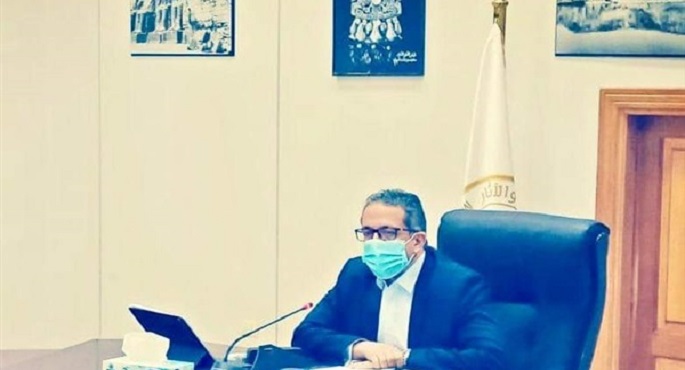العناني يطالب بضرورة الالتزام بالضوابط الصحية للفنادق