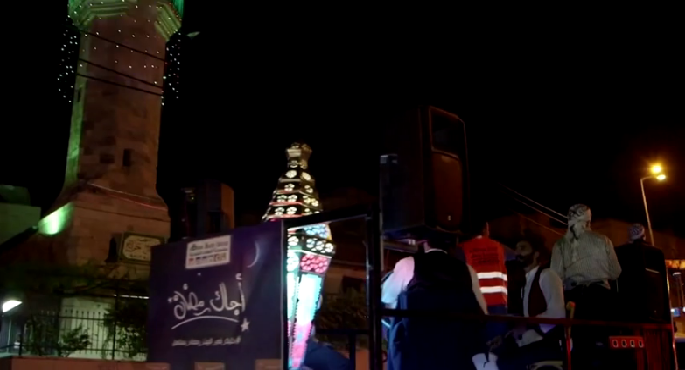 بالنار والموسيقى.. مؤدون يضفون البهجة على رمضان في القدس