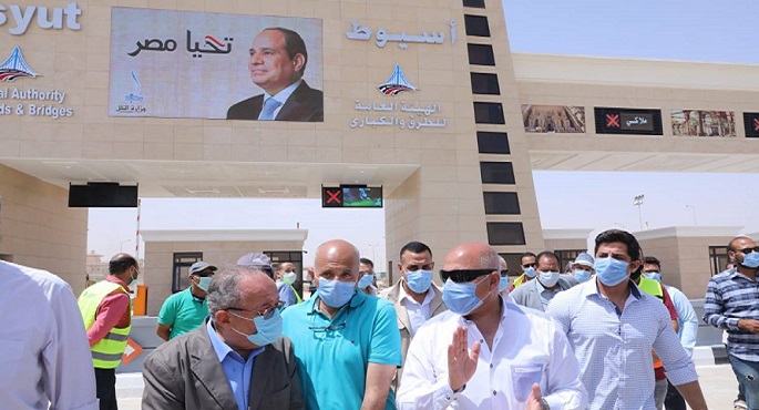وزير النقل يتابع أعمال تنفيذ محور سمالوط على النيل بمحافظة المنيا