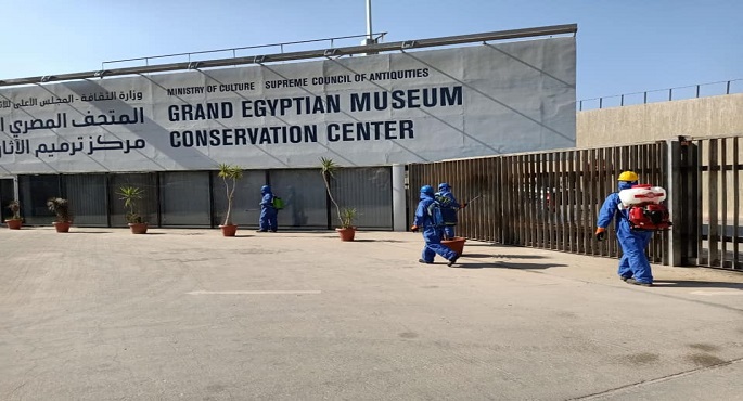 بالصور.. تعقيم شامل للمتحف المصري الكبير للوقاية من فيروس كورونا للمرة الثالثة