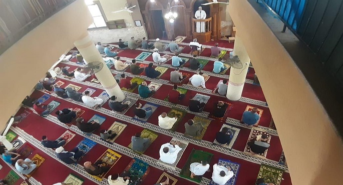 المسلمون يحتلفون بعيد فطر استثنائي على وقع التباعد الاجتماعي وجائحة فيروس كورونا